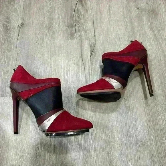 GX By Gwen Stefani Kameko Suede Heels - Picture 2 of 12